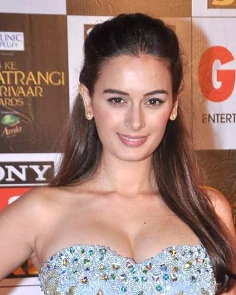 Evelyn Sharma
