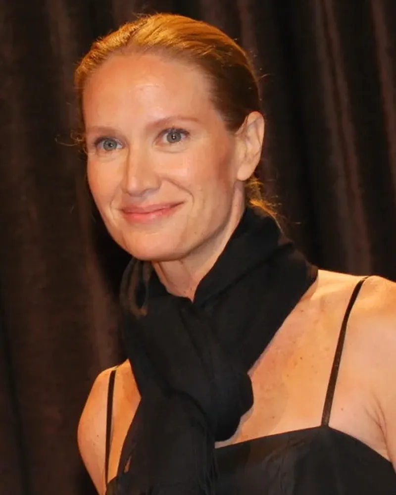 Kelly Lynch