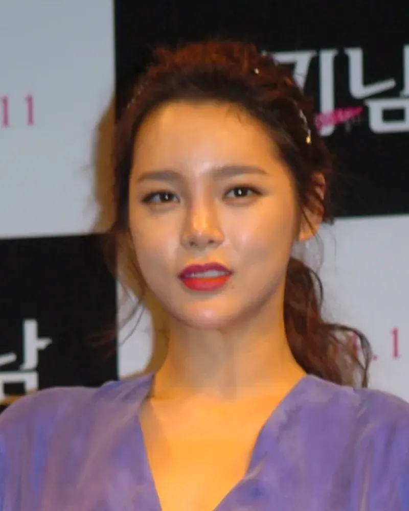 Park Si-yeon