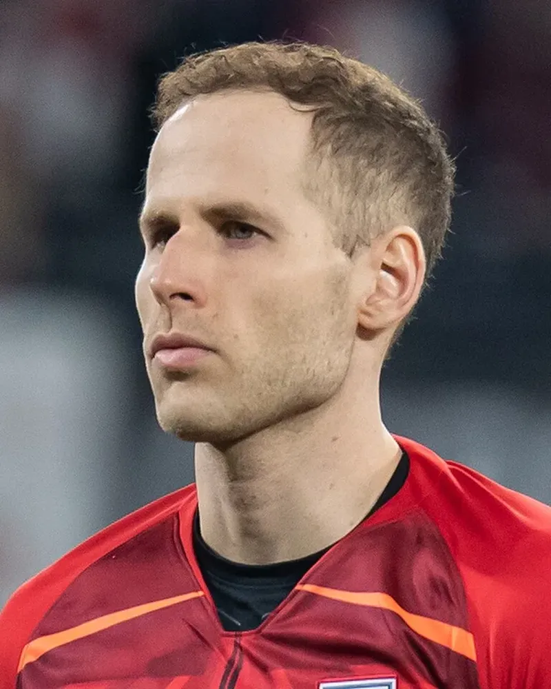 Péter Gulácsi