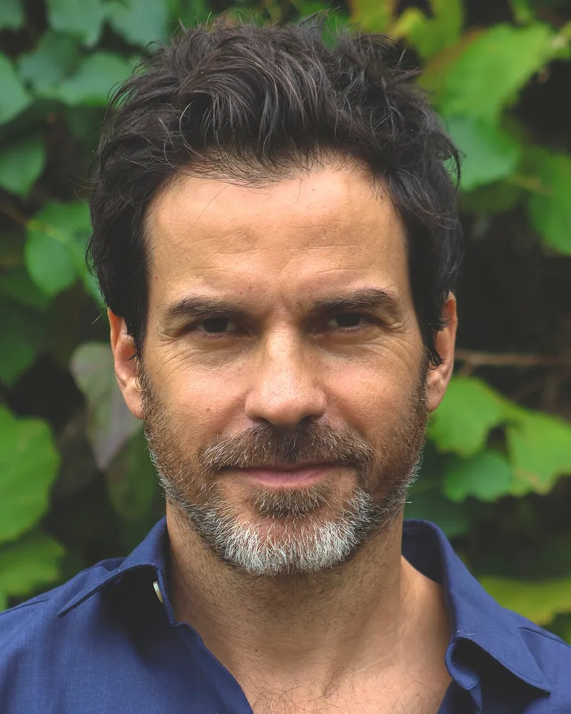Santiago Cabrera