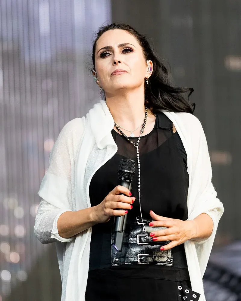 Sharon den Adel