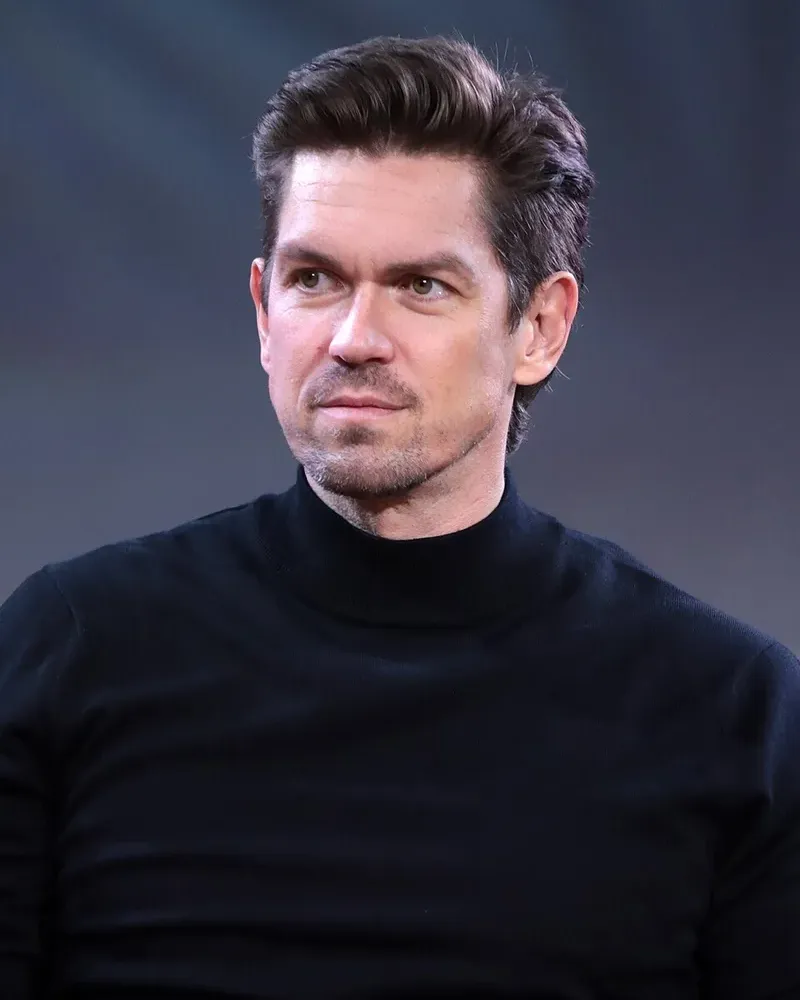 Steve Howey